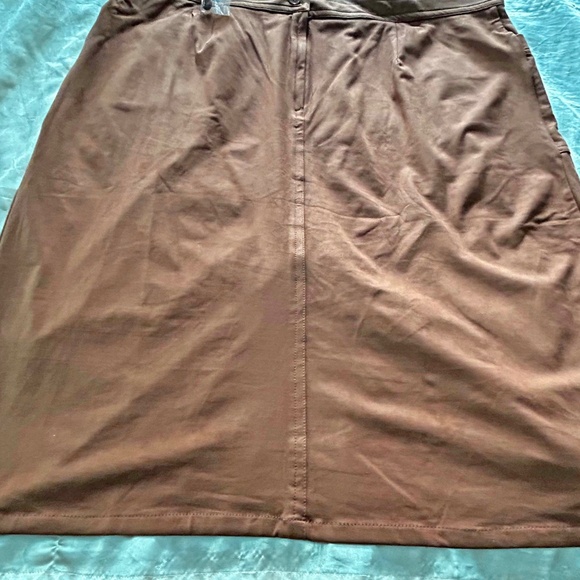 FAUX SUEDE SKIRT, TOFFEE, SIZE 24, BACK ZIPPER, FRONT POCKETS, FRONT SLIT, FEELS - Picture 3 of 10